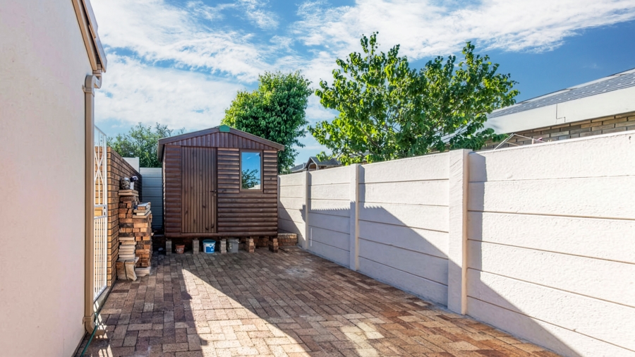 4 Bedroom Property for Sale in Welgelegen Western Cape